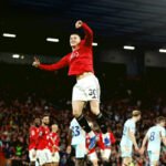 يونايتد يلامس الأبطال بثنائية برنتفورد